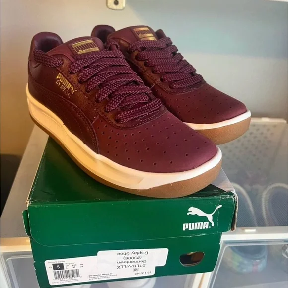 Brand New Kids PUMA Burgundy Sneakers size 5 - Picture 1 of 1